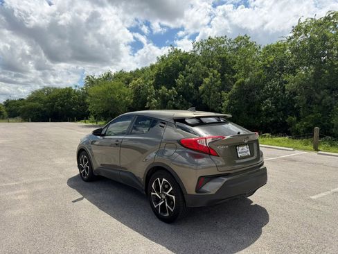 Used 2021 Toyota C-HR XLE FWD image 5