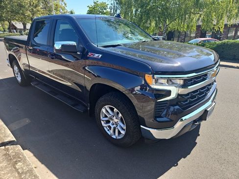 Used 2022 Chevrolet Silverado 1500 LT w/ Z71 Off-Road Package AWD/4WD image 7