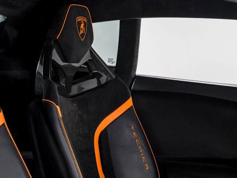 Used 2023 Lamborghini Huracan Tecnica image 34