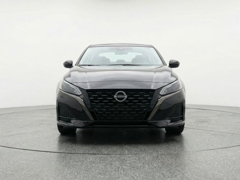 Used 2025 Nissan Altima 2.5 SV image 2