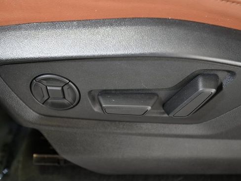 Used 2022 Audi Q8 Premium Plus w/ Premium Plus Package image 26