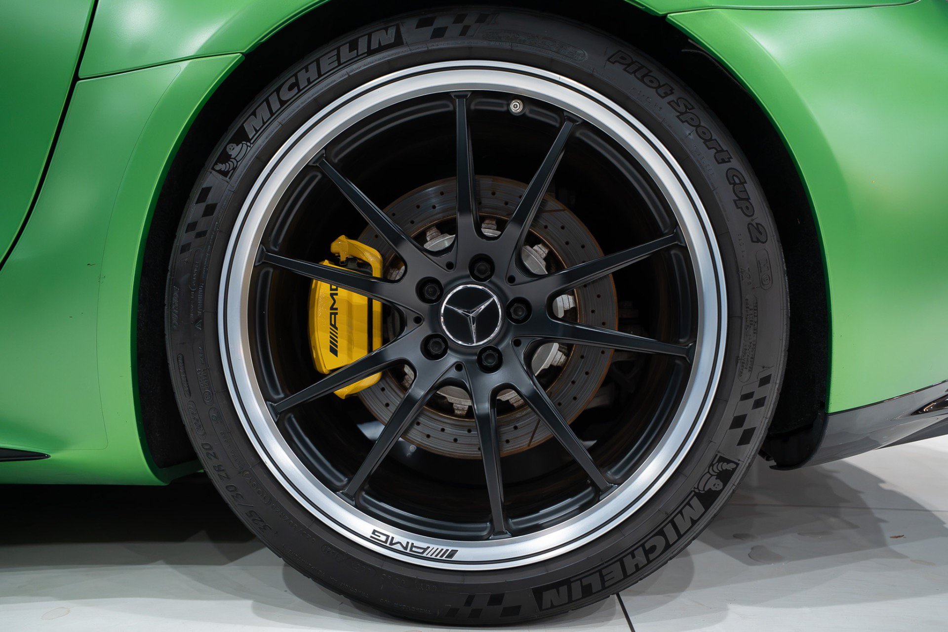 Used 2018 Mercedes-Benz AMG GT R w/ Exclusive Interior Package image 39