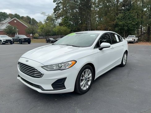 Used 2020 Ford Fusion SE image 1