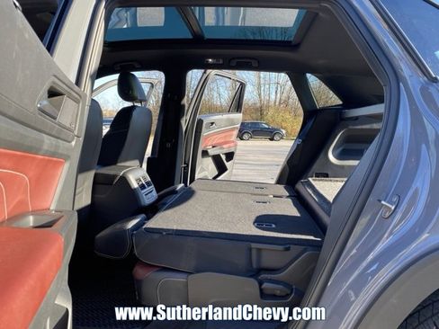 Used 2023 Volkswagen Atlas Cross Sport SEL Premium R-Line image 41