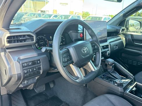 Used 2025 Toyota Tacoma TRD Off-Road AWD/4WD image 10