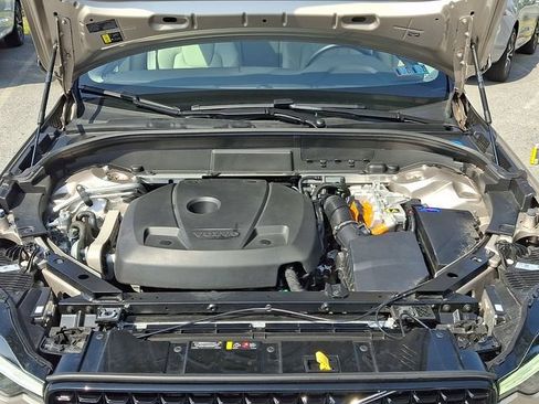 Certified 2025 Volvo XC60 T8 Plus w/ Protection Package Premier AWD/4WD image 28