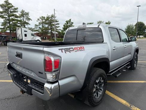 Used 2022 Toyota Tacoma TRD Off-Road AWD/4WD image 5