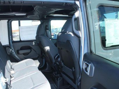 New 2026 Jeep Wrangler Unlimited Rubicon w/ Technology Group