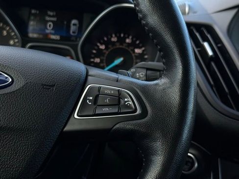 Used 2017 Ford Escape Titanium image 9