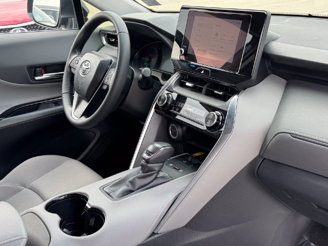 Used 2024 Toyota Venza LE AWD/4WD image 9