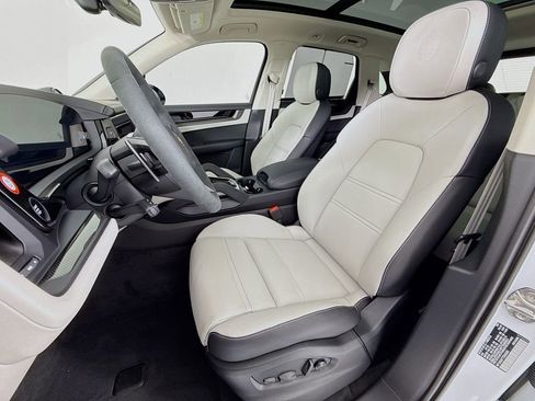 Certified 2026 Porsche Cayenne GTS AWD/4WD image 5