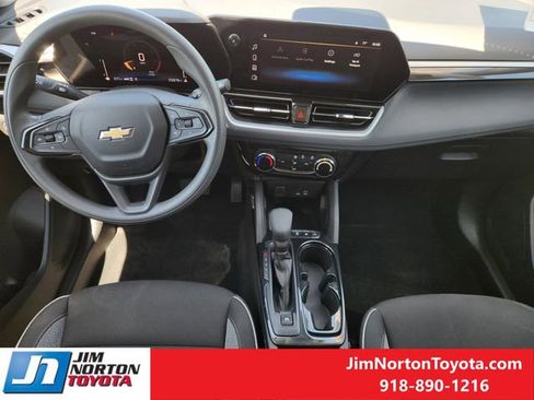 Used 2025 Chevrolet TrailBlazer LT AWD/4WD image 25