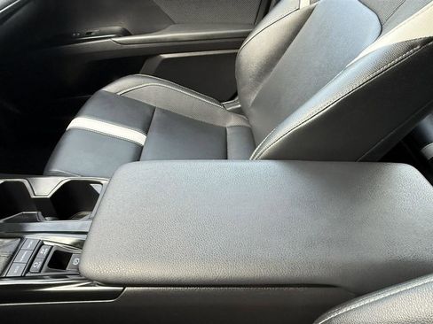 Used 2025 Toyota Camry SE image 36