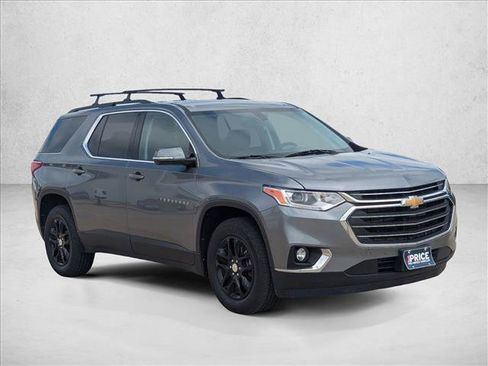 Used 2019 Chevrolet Traverse LT FWD image 2