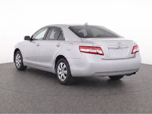 Used 2010 Toyota Camry FWD image 5
