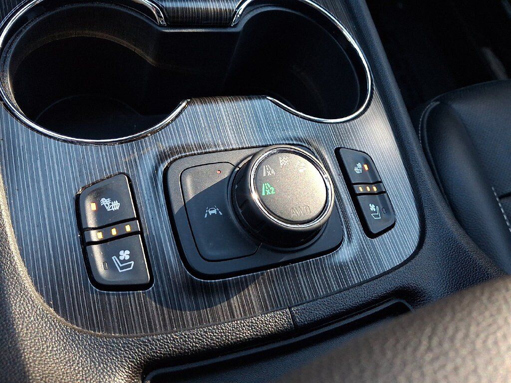 Used 2023 GMC Acadia SLT w/ Technology Package AWD/4WD image 26
