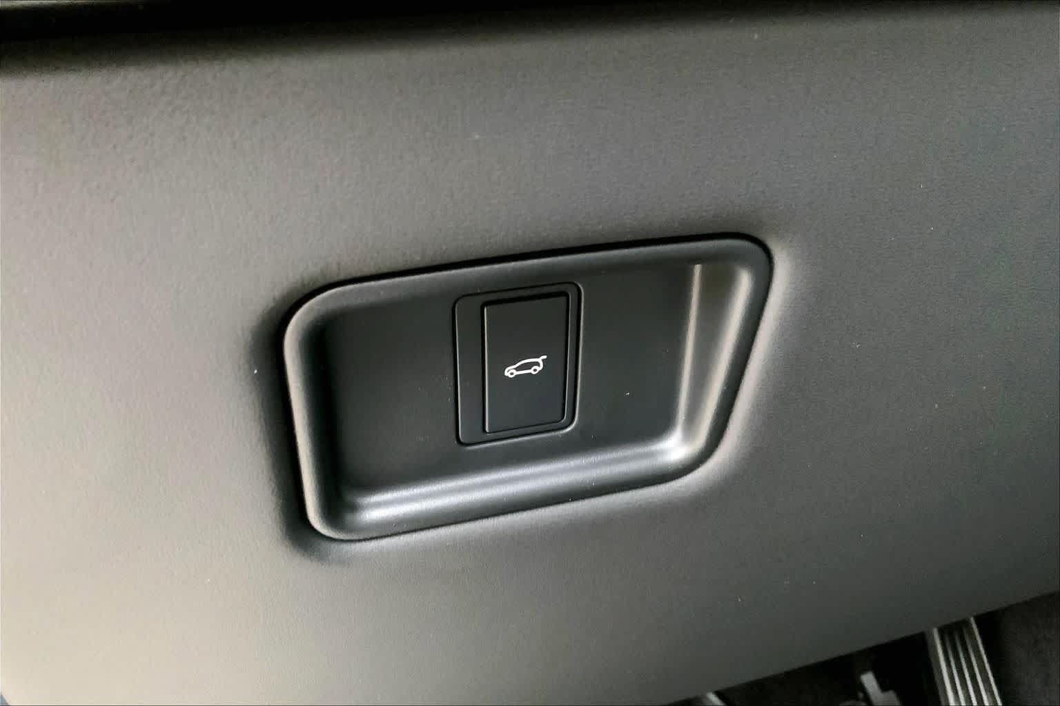 New 2026 Land Rover Range Rover Sport Dynamic SE AWD/4WD image 17