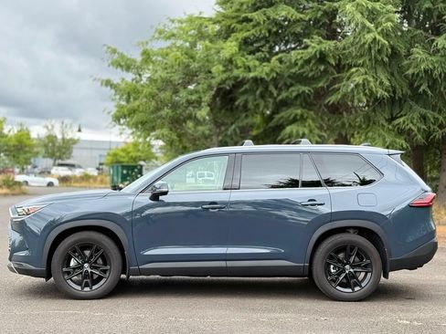 Certified 2025 Toyota Grand Highlander AWD image 2