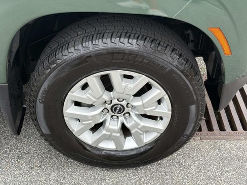 Used 2024 Nissan Frontier SV w/ SV Convenience Package AWD/4WD image 12