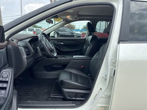 Used 2023 Nissan Rogue SV w/ SV Premium B Package image 28