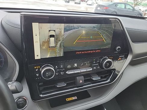 Used 2023 Toyota Highlander Limited image 22