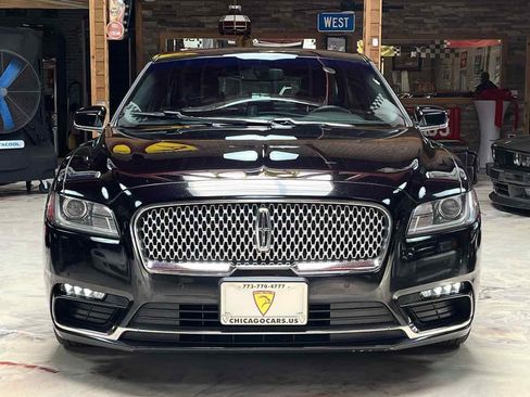 Used 2018 Lincoln Continental Premiere AWD/4WD image 3
