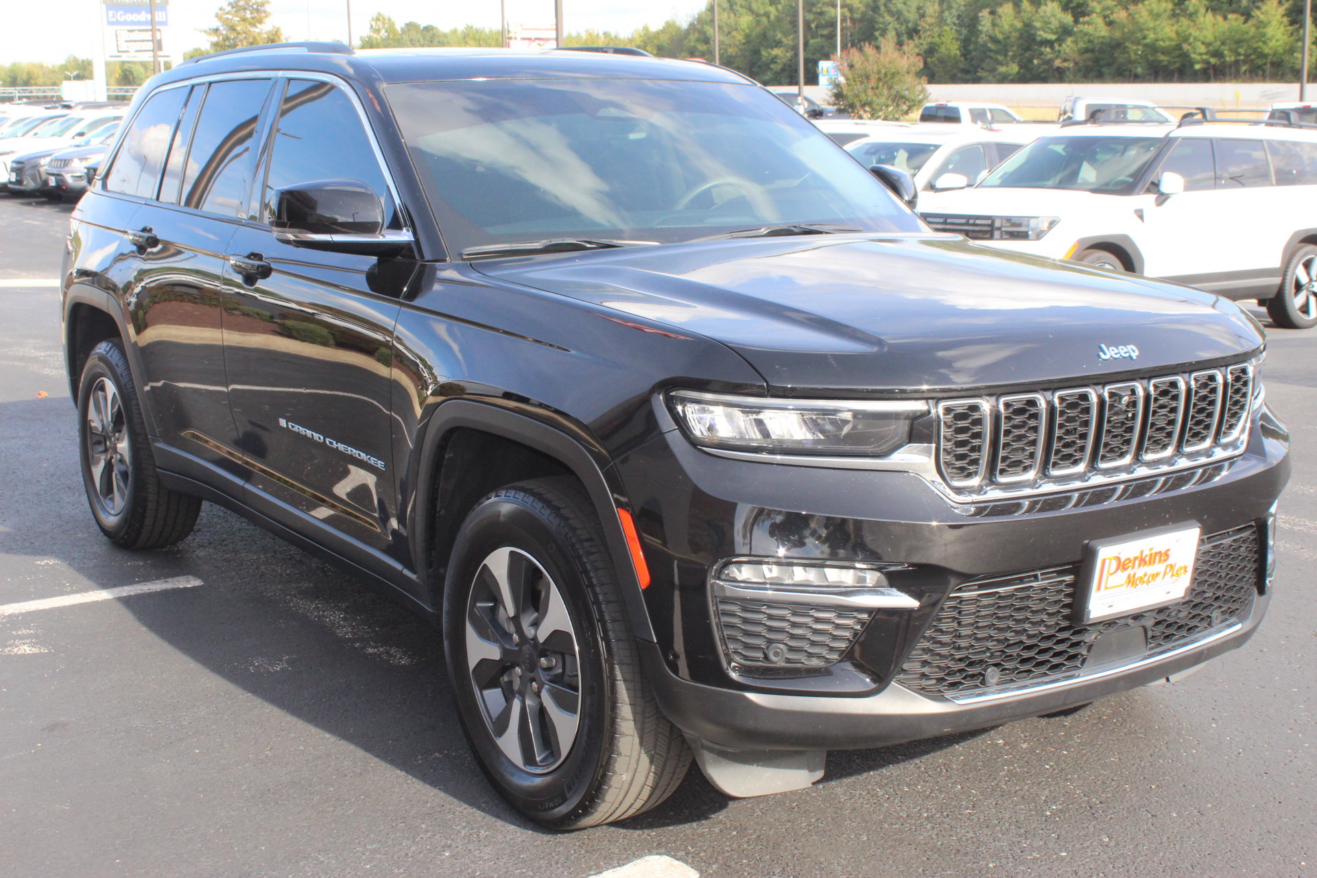 Used 2022 Jeep Grand Cherokee Limited 4xe w/ Luxury Tech Group II AWD/4WD image 4