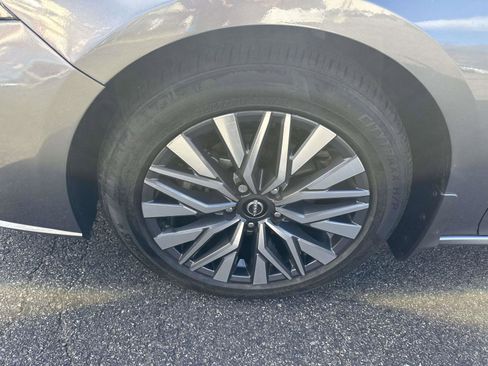 Used 2023 Nissan Altima 2.5 SV w/ SV Premium Package image 7