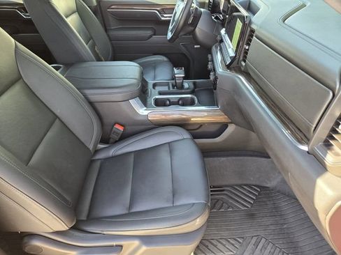 Used 2025 Chevrolet Silverado 1500 LT Trail Boss w/ LT Trail Boss Premium Package AWD/4WD image 14