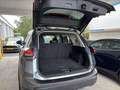 Used 2025 Nissan Rogue SV FWD image 32