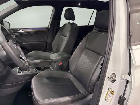 Used 2024 Volkswagen Tiguan SE R-Line FWD image 11
