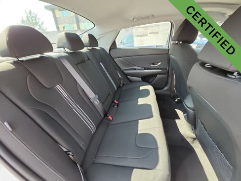 Used 2025 Hyundai Elantra SEL FWD image 17