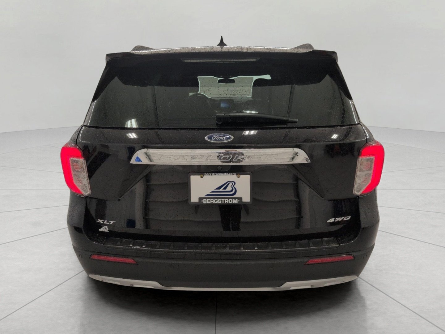 Used 2024 Ford Explorer XLT w/ Equipment Group 202A AWD/4WD image 54