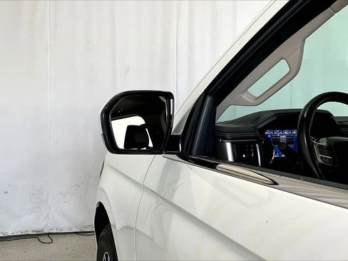Used 2024 Ford Expedition XLT image 10