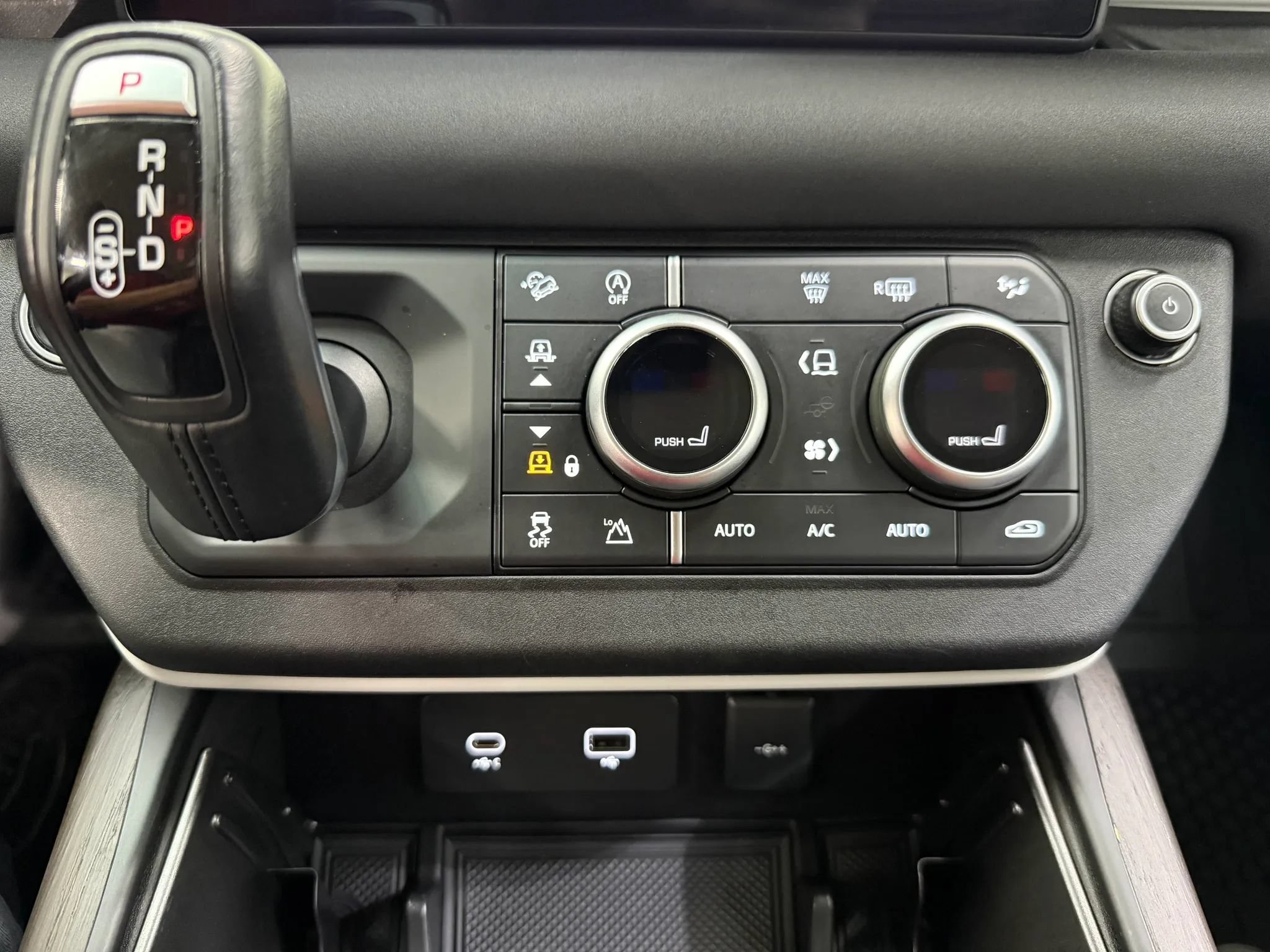 Used 2023 Land Rover Defender 110 SE AWD/4WD image 35