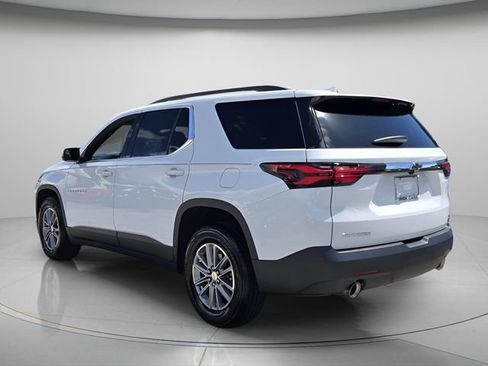 Used 2023 Chevrolet Traverse LT FWD image 7