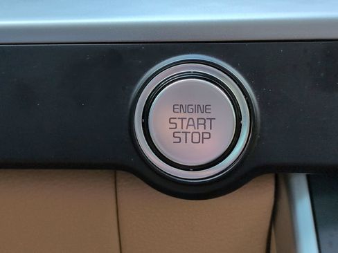 Certified 2023 Kia Carnival LX FWD image 34