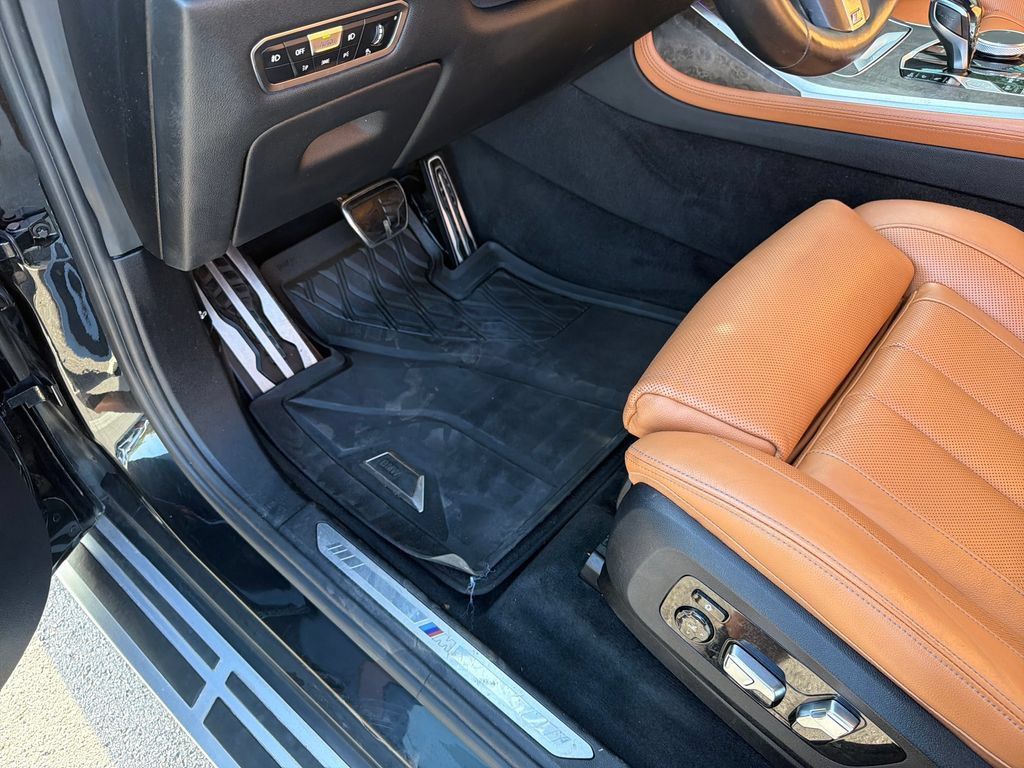 Used 2020 BMW X7 xDrive40i w/ M Sport Package AWD/4WD image 19