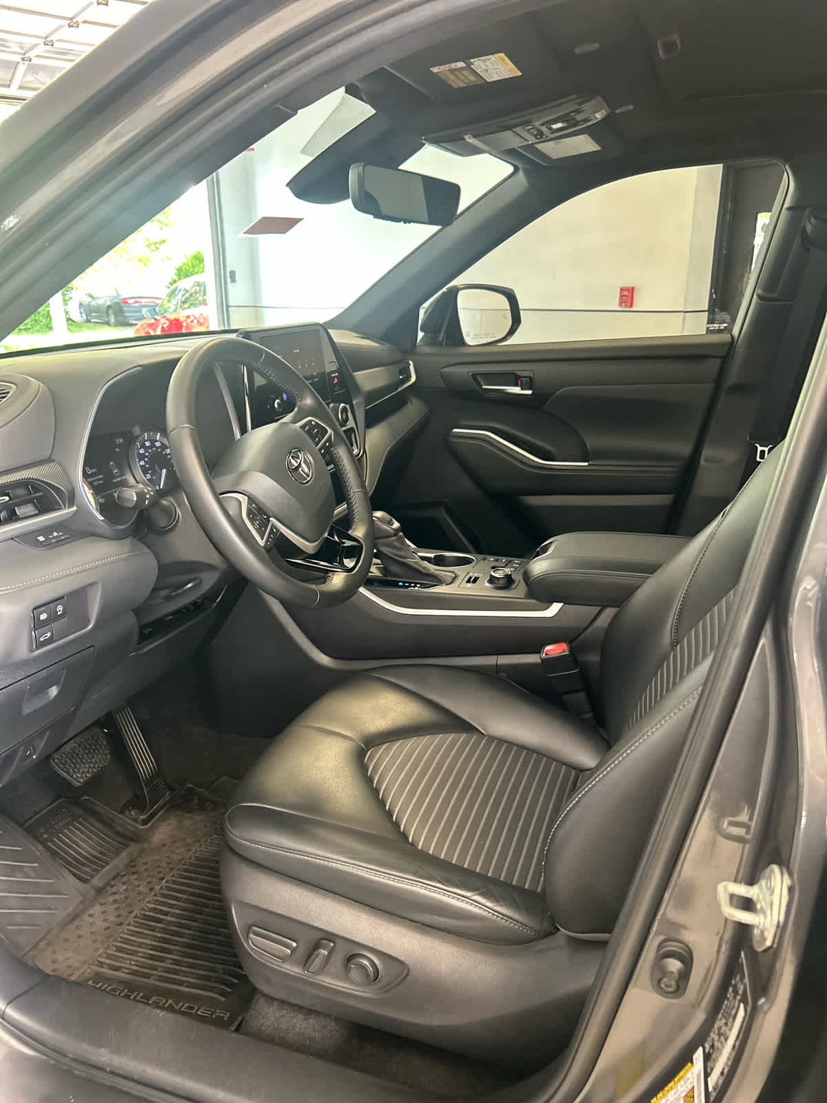 Used 2023 Toyota Highlander XSE AWD/4WD image 8