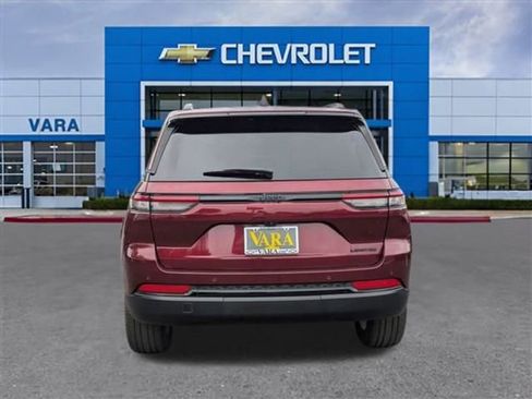 Used 2024 Jeep Grand Cherokee Limited w/ Black Appearance Package image 4