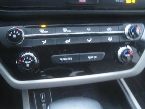 Used 2020 Kia Sedona EX image 23