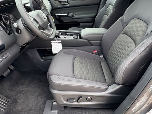 New 2026 Nissan Pathfinder SV image 18