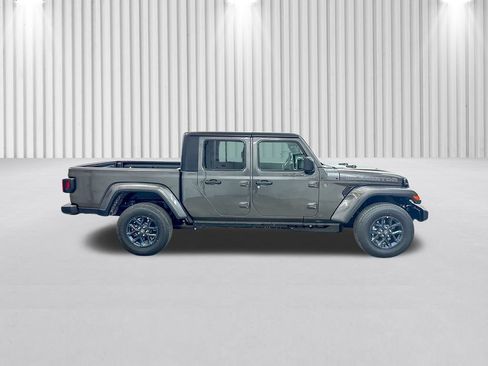 New 2026 Jeep Gladiator Overland AWD/4WD image 3