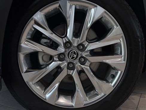 New 2025 Toyota Highlander Limited image 3