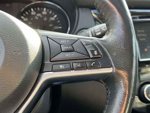 Used 2018 Nissan Rogue SL w/ Premium Package image 22