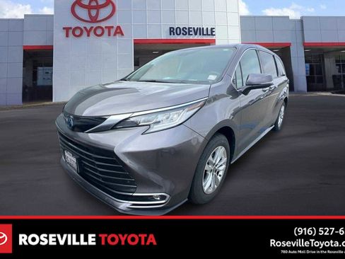 Used 2023 Toyota Sienna Limited AWD/4WD image 1