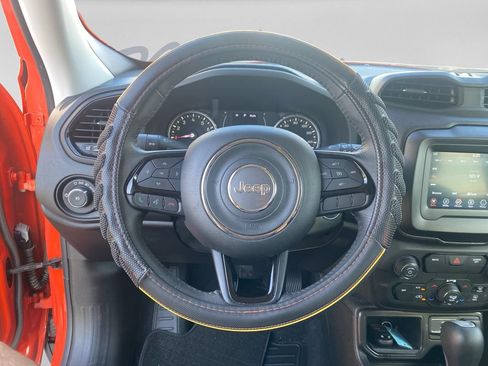 Used 2020 Jeep Renegade Altitude FWD image 18