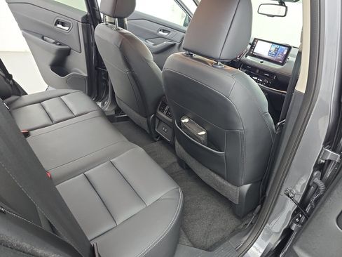Certified 2024 Nissan Rogue SL FWD image 11