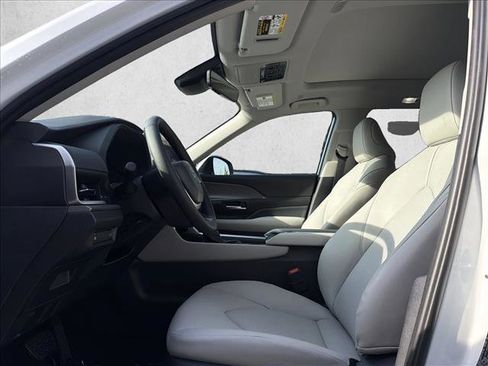 Used 2026 Toyota Grand Highlander XLE image 11