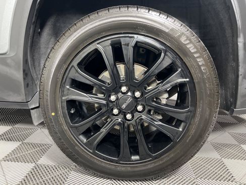 Used 2023 GMC Acadia SLT w/ Elevation Edition FWD image 22
